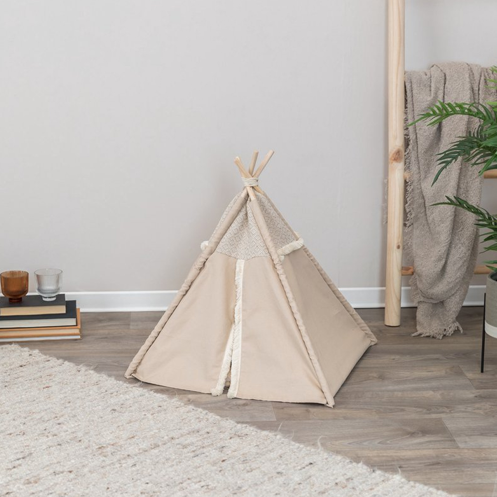 kattenhuis tipi in woonkamer